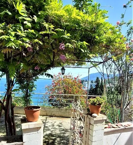 Apartment House Lana Perama (Corfu)