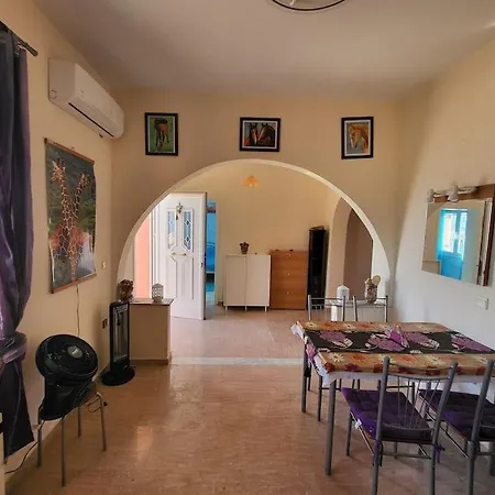 House Lana شقة